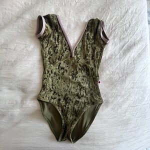 Yumiko Alicia velvet green leotard small